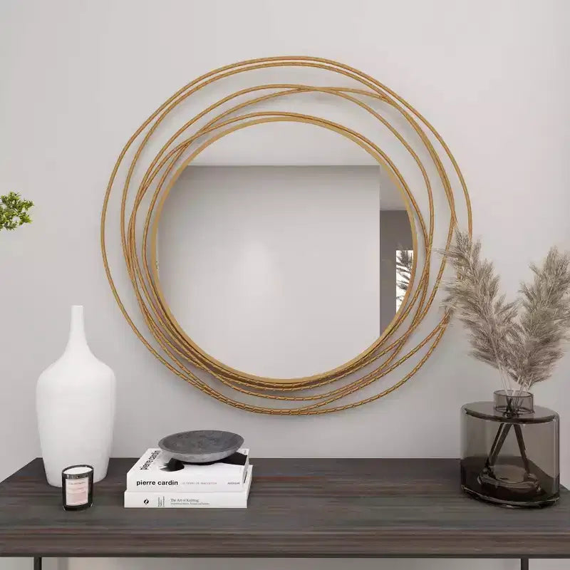 Specchio in metallo con anelli sovrapposti color oro - Olivia & May: Stile contemporaneo, ferro, 38.38"