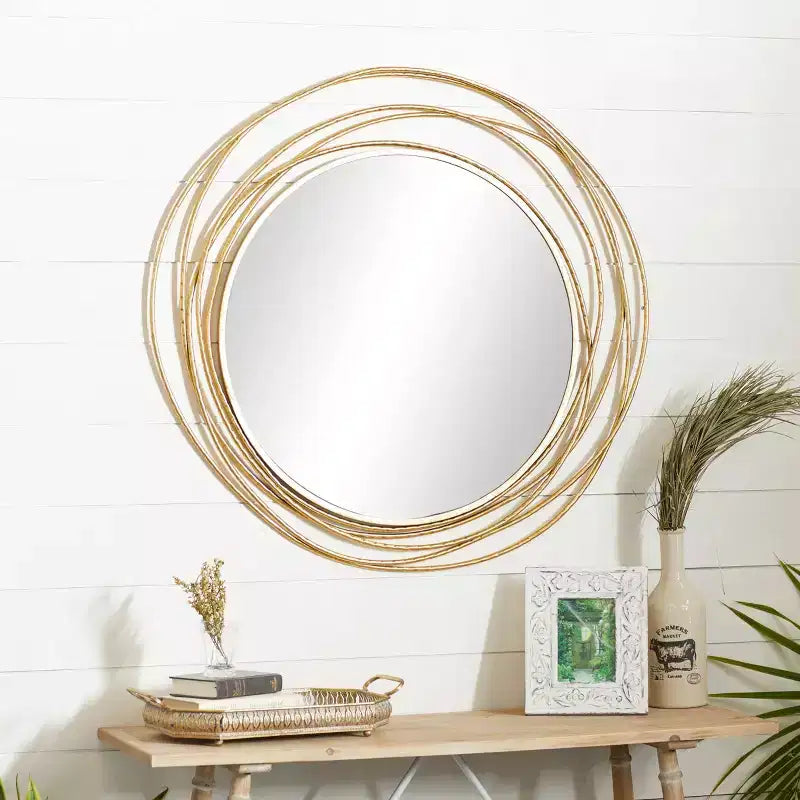 Specchio in metallo con anelli sovrapposti color oro - Olivia & May: Stile contemporaneo, ferro, 38.38"