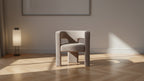 Poltrona quadrata da 28" in bouclé con braccioli ampi