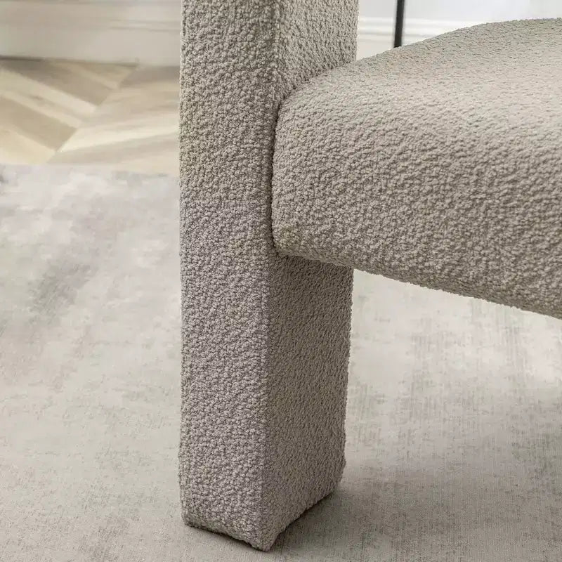 Poltrona quadrata da 28" in bouclé con braccioli ampi