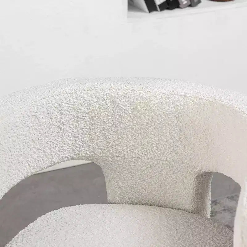 Poltrona quadrata da 28" in bouclé con braccioli ampi